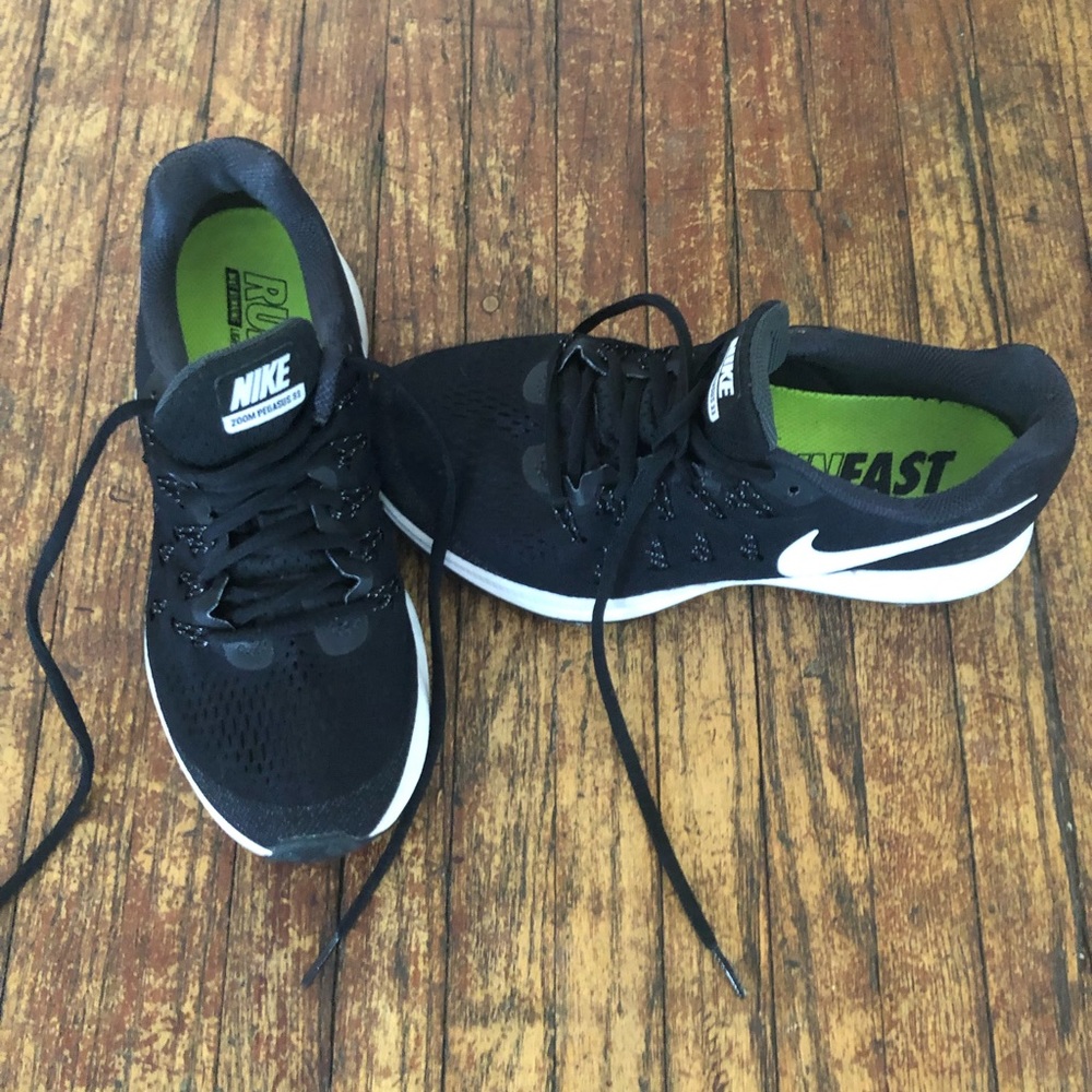 Black Nike Zoom Pegasus Tennis Shoes